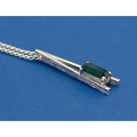 22 Inch, Art Nouveau Silver Tone Chain Green Stone Pendant Necklace by Avon - D6 - Picture 3 of 5